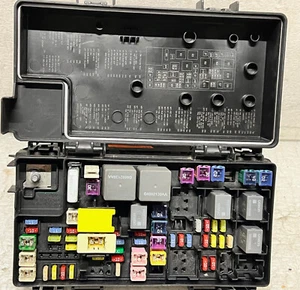 2008-2009 Dodge Grand Caravan / Journey TIPM Totally Integrated Power Module / - Picture 1 of 3