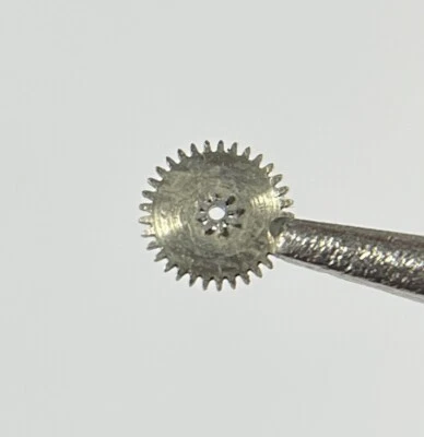 Movement UNIVERSAL GENEVE 332 Pieces Replacement Part: 260 Wheel Minutera - Image 1 of 2