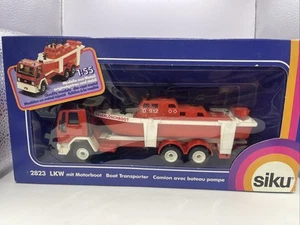 SIKU 2823 'FORD CARGO LKW FIRE BOAT TRANSPOTRER' 1:55. MIB/BOXED. VINTAGE. - Picture 1 of 6