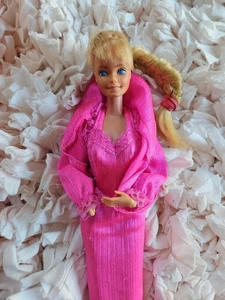 Barbie vintage 1979 SECRETS DE BEAUTÉ avec tenue d'origine - Photo 1/6
