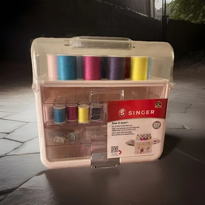Kit de costura Singer Sew It Goes Essentials 224 peças organizador de estojo de transporte NOVO LACRADO - Imagem 1 de 4