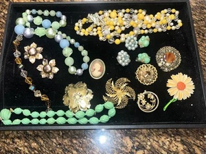 Vintage Jewelry Craft Lot Clip On Earrings Brooches Necklaces Wear & Repair - Picture 1 of 11