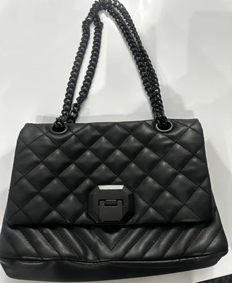 Bandolera Aldo acolchada con correa de cadena y cierre de herrajes negro. Foto 1 de 4