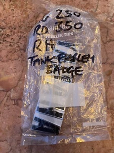 Yamaha RD250 A RD350 A TANKABZEICHEN 360 -24162-11 TANKEMBLEM RD250B RD350B RH - Bild 1 von 8