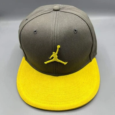 Gorra ajustada Air Jordan para hombre 7 3/8 gris amarillo bordada Jumpman Foto 1 de 4