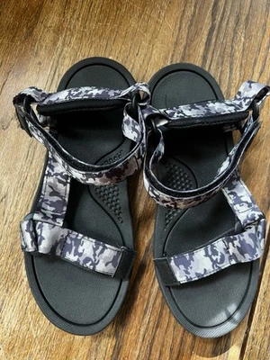 Sandálias femininas com estampa camuflada sem marca tamanho 6 - Imagem 1 de 2