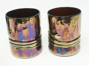 Lote de 2 vasos bajos de vidrio iridiscente firmados por Esteban Prieto de 3 3/4" púrpura años 80 - Imagen 1 de 8