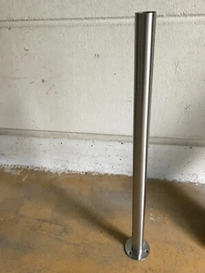 Edelstahl Geländerpfosten 80 cm Balkon Treppen Terrassen Bodenpfosten Ø 42,4 - Bild 1 von 4