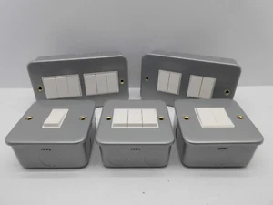 INTERRUPTOR REVESTIDO DE METAL CLICK CL011 CL012 CL013 CL019 CL105 1 2 3 4 6 BANDAS 2 VÍAS 10A - Imagen 1 de 3