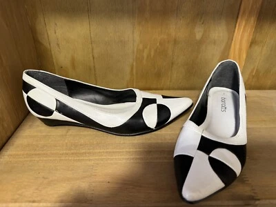 Woman's/girls low 2cm heel UK1 black & white shoes, monochrome mod ska two-tone - Image 1 of 4