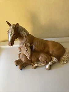 Vintage Stationary Laying Horse Pals Resin Figurine Size 23X8 - Picture 1 of 12