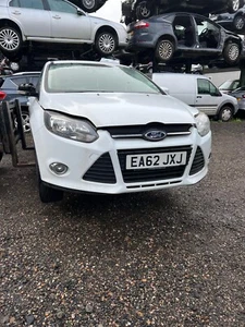 2012 Ford FOCUS ZETEC TDCI Headlight BREAKING Whole Vehicle - Picture 1 of 2