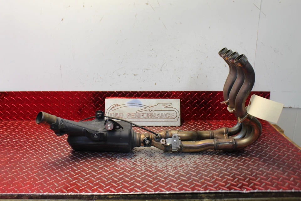 Suzuki GSXR 600 2025 OEM STOCK CABEZAL ESCAPE CON SENSOR O2 1400 millas GX381 Foto 1 de 4