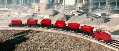 Märklin H0 3078 Henschel Diesel DHG 500 with mineral wagons x 6 - Image 1 of 2