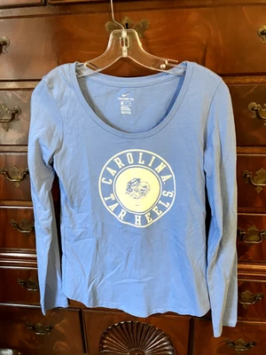 Nike Mujer S Algodón Manga Larga Carolina Tar Heels Camiseta Usada en Excelente Condición Tacón Alquitrán Azul Foto 1 de 4