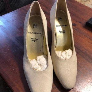 Bruno Magli pumps off white Vintage couture sz 7.5 - Picture 1 of 8
