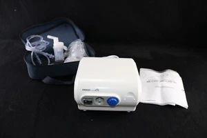 Kompessor-Inhalationsgerät NE-C28P ( NE-C28P-D) mit Zubehör und Tasche - Bild 1 von 4