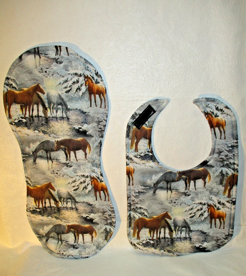 Juego de babero y almohadilla para eructos hechos a mano por mí para bebés pequeños. Baby Shower caballos de invierno Foto 1 de 1