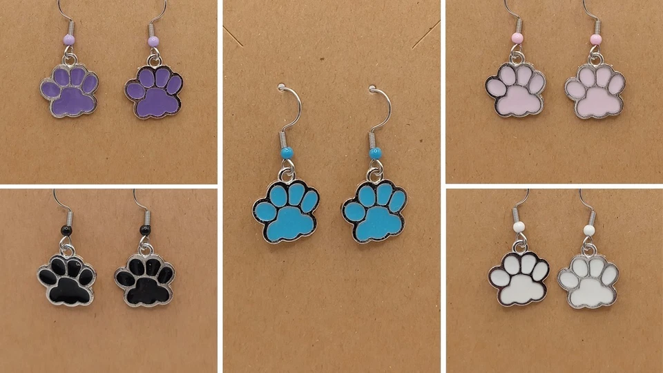 1x Paar Pfoten versch. Farben Edelstahl Ohrhänger Ohrringe Modeschmuck  - Bild 1 von 1