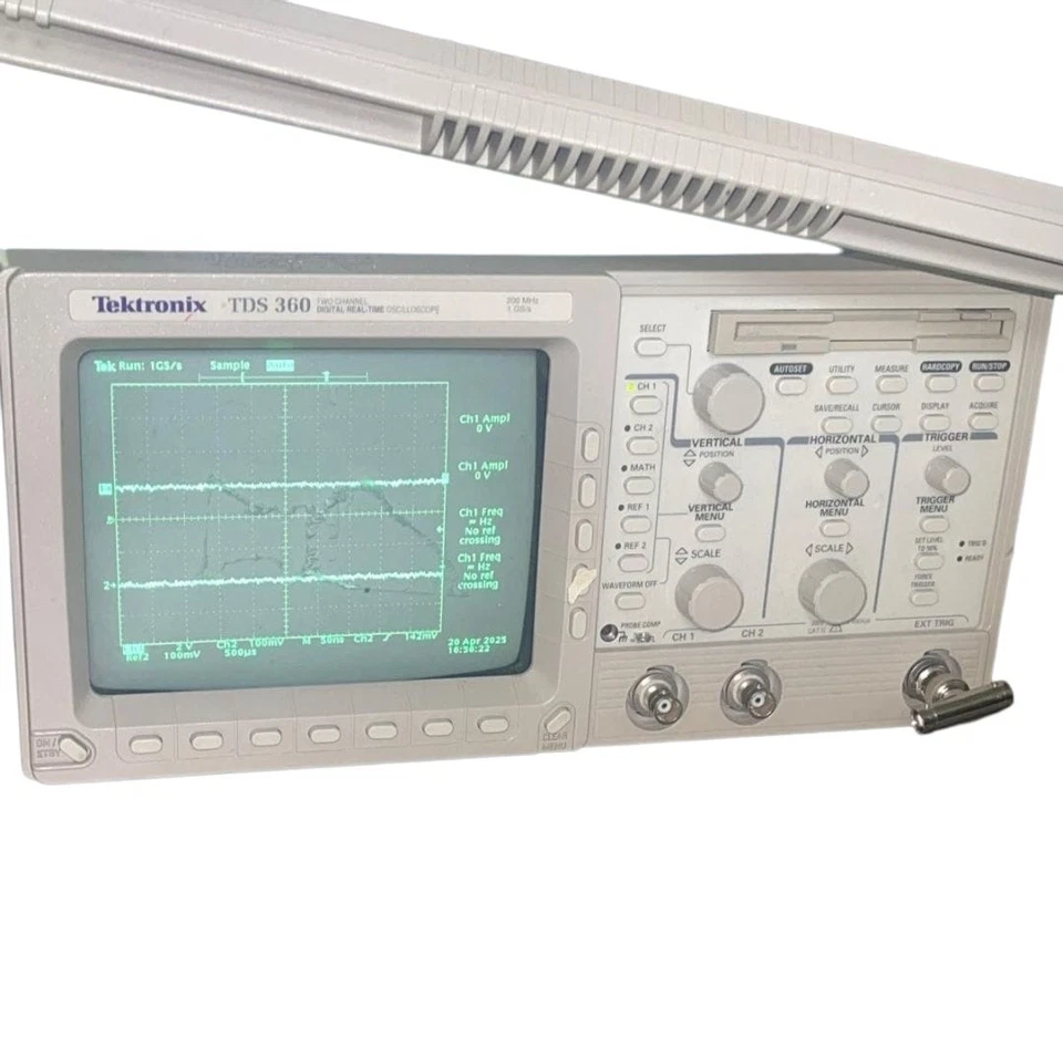 Osciloscopio digital Tektronix TDS 360 dos canales 200 MHZ 1GS/s *sin probar* LEER Foto 1 de 1