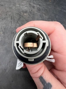 1990-1994 Lexus LS400 OEM Driver Side Bumper Mounted Orange Light Bulb Socket - Picture 1 of 8