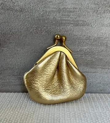 Monedero vintage de cuero dorado Judith Leiber - cierre Kiss-Lock Foto 1 de 3