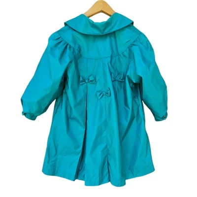 Gabardina de lluvia ROTHSCHILD de colección para niñas talla 6 verde azulado lazos plisados clásicos  Foto 1 de 4
