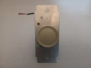 Leviton 5-Amp Single Pole Full Range Electro-Mechanical Rotary Fan Speed Control - Picture 1 of 10