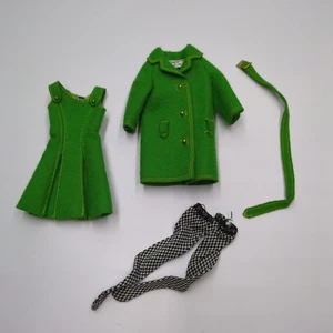 Vintage Barbie Skipper Puppe Town Togs #1922 Pullover Strümpfe grün Jacke Mantel - Bild 1 von 6