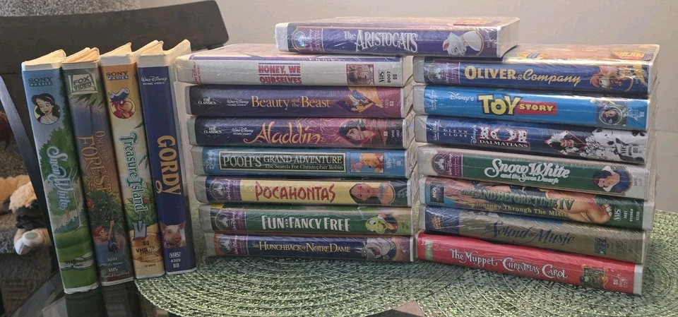 Disney VHS Lot Sealed 12 + 3 Movies Never Opened Snow White, Aladdin Etc - Image 1 of 4