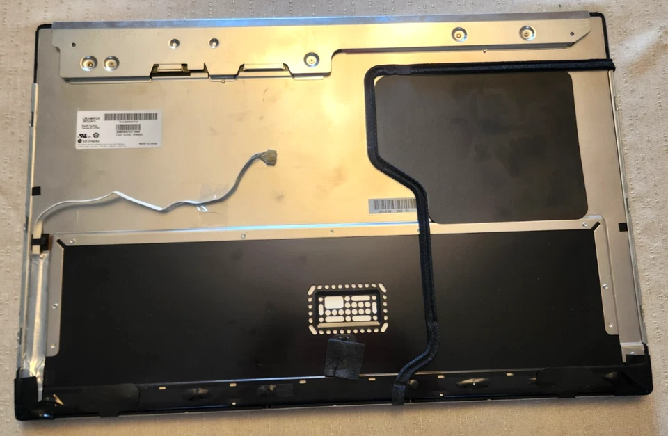 Apple 🔧 Cinema Display A1267 - 24'' - IPS Technology With Wide Viewing Angles - Image 1 of 3