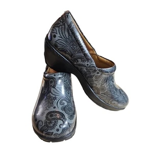 Nurse Mates BRYAR Pillow Top Clogs Black Dark Grey Paisley Patent Leather Sz 8 M - Picture 1 of 7