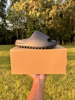 Slide de moda masculino Adidas Yeezy 'Onyx' EUA 9 novo em folha e nunca usado com caixa - Imagem 1 de 4