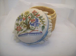 STRAW SEWING BASKET W/ PAD'D LID HAND SEWN CREWEL DESIGN, LACE & BLUE RIBBON - Picture 1 of 4