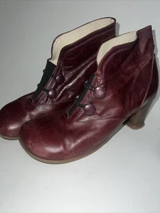 John Fluevog Operetta Giulia burgunderrot Leder 2,5" Absatz Stretch Stiefel US 8,5 - Bild 1 von 10