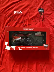 minichamps 1/12 Ducati Desmosedici Loris Capirossi MotoGP 2003 + T-shirt firmata - Foto 1 di 1
