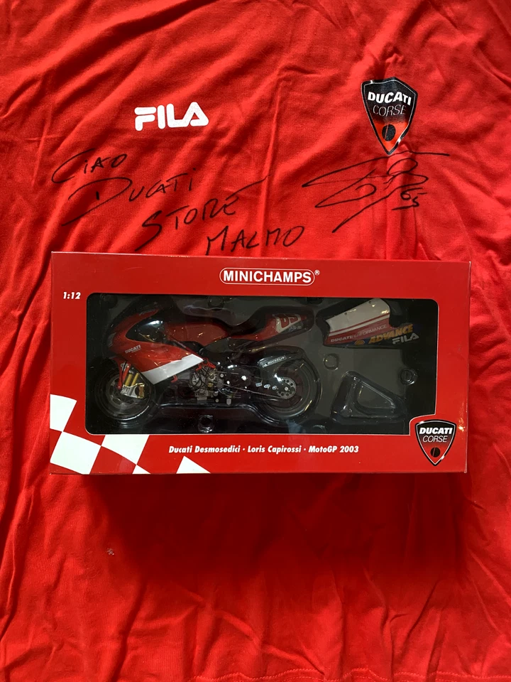 minichamps 1/12 Ducati Desmosedici Loris Capirossi MotoGP 2003 + signed T-shirt - Image 1 of 1