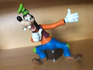VINTAGE Y2K DISNEY CERAMIC OF GOOFY FIGURINE SITTING ON A TRAVEL TRUNK (RARE PC) - Picture 1 of 10
