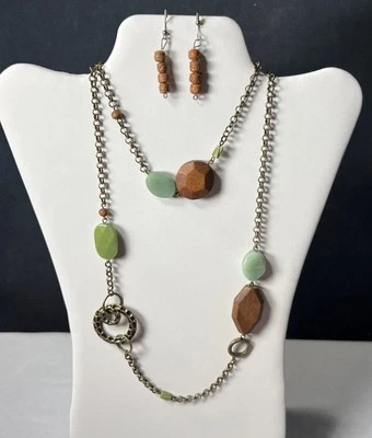 Collar largo de cadena abstracta Lia Sophia con pendientes perforados de madera coordinados Foto 1 de 4