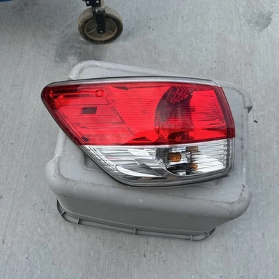 Nissan Pathfinder 2013 a 2016 conductor izquierdo luz trasera lateral izquierda OEM Foto 1 de 4