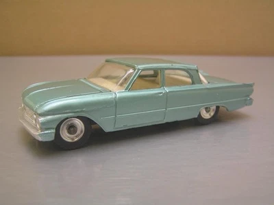 Dinky Toys 148 Ford Fairlane Metallic Green version made in England NM+ Cond. - Image 1 of 4
