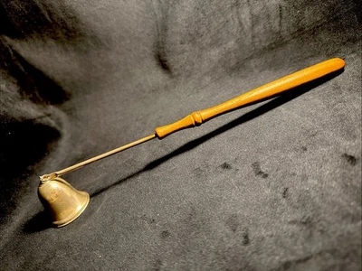 Toalla antigua de plata de ley con mango de madera Foto 1 de 4