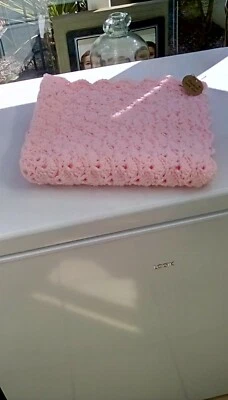 HANDMADE PINK SHELL CROCHET BLANKET MADE IN CHUNKY YARN NEW 26" X 26" - Image 1 of 4