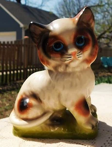 VINTAGE MID-20th CENTURY HAND PAINTED PORCELAIN KITTEN FIGURINE - MADE IN JAPAN - Picture 1 of 9