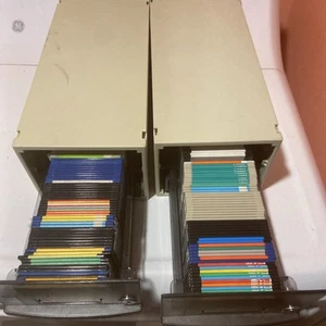 Lot Of USED Assorted Multicolored Floppy Disks With Case About 150 disk and Case - Afbeelding 1 van 3