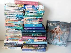 Job Lot of 40+ Terry Pratchett Paperback & Hardback Books - Picture 1 of 6