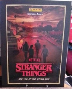STRANGER THINGS (NETFLIX) STICKERALBUM 12 STICKER & POSTER - BRANDNEU! - Bild 1 von 2