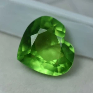 CERTIFIED Natural Peridot Green Rare Heart Shape 8.80 Ct Loose Gemstone A++ - Picture 1 of 5