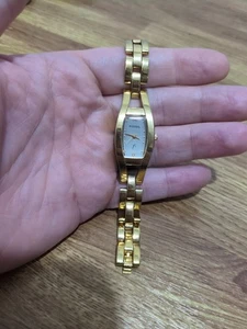 Fossil F2 Damenuhr vergoldet Quarz. Braucht Akku - Bild 1 von 6