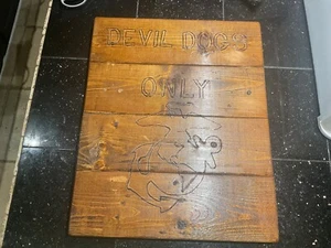 US Marine Corps Teufel Hund - Massivholz Wand Hommage Plakette handgeschnitzt - Bild 1 von 8